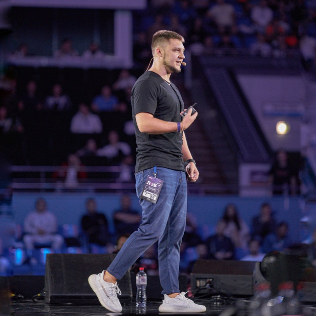 Владислав Плужниченко